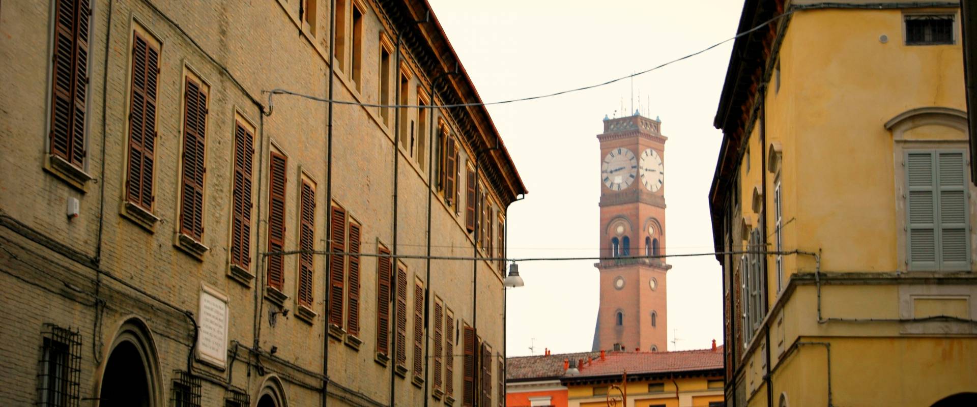 La Torre Civica vista da Corso Garibaldi foto di Chiari86